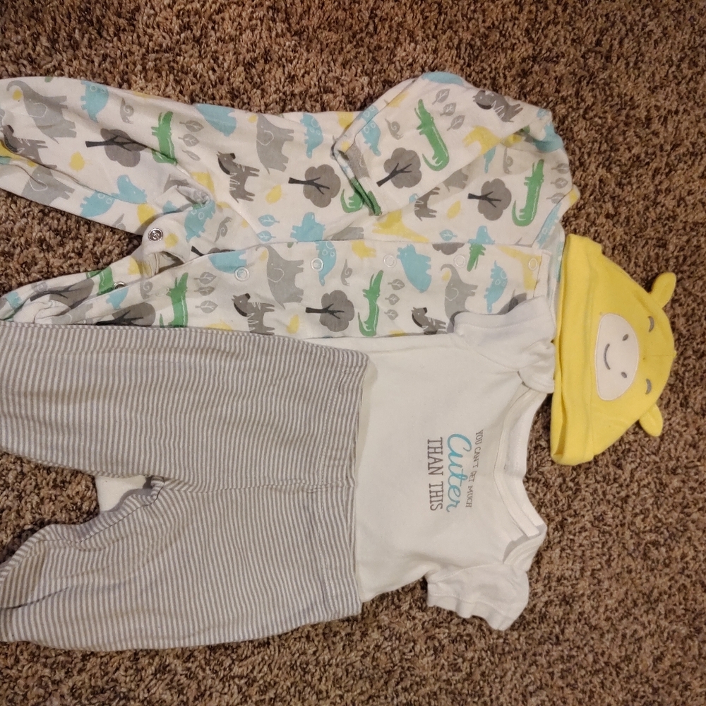 4 piece Carter's set